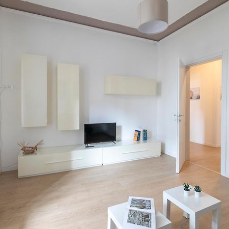 Casa Graziella - A 2 Passi Dal Centro E Stazione Di Верона Экстерьер фото
